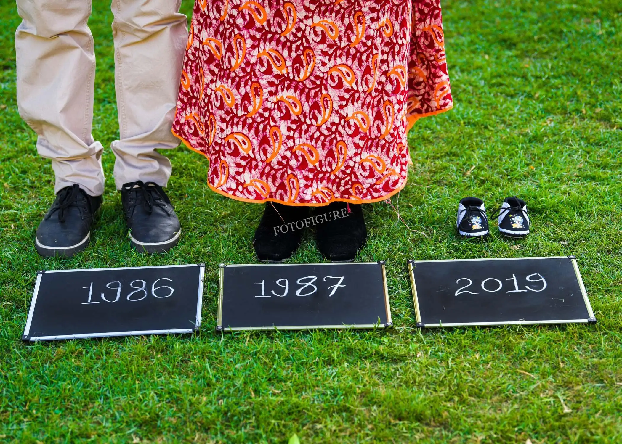 Parents-to-be bonding over their future